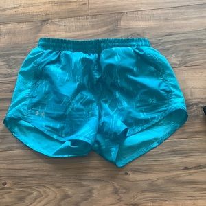 Under Armour Shorts teal size xs